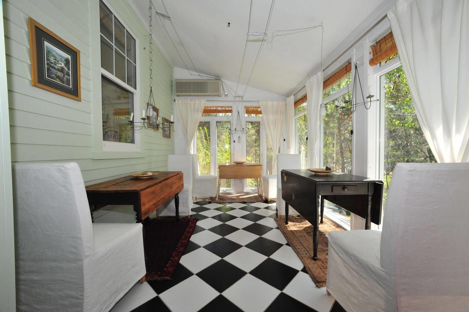 Little Shemogue Inn Екстер'єр фото